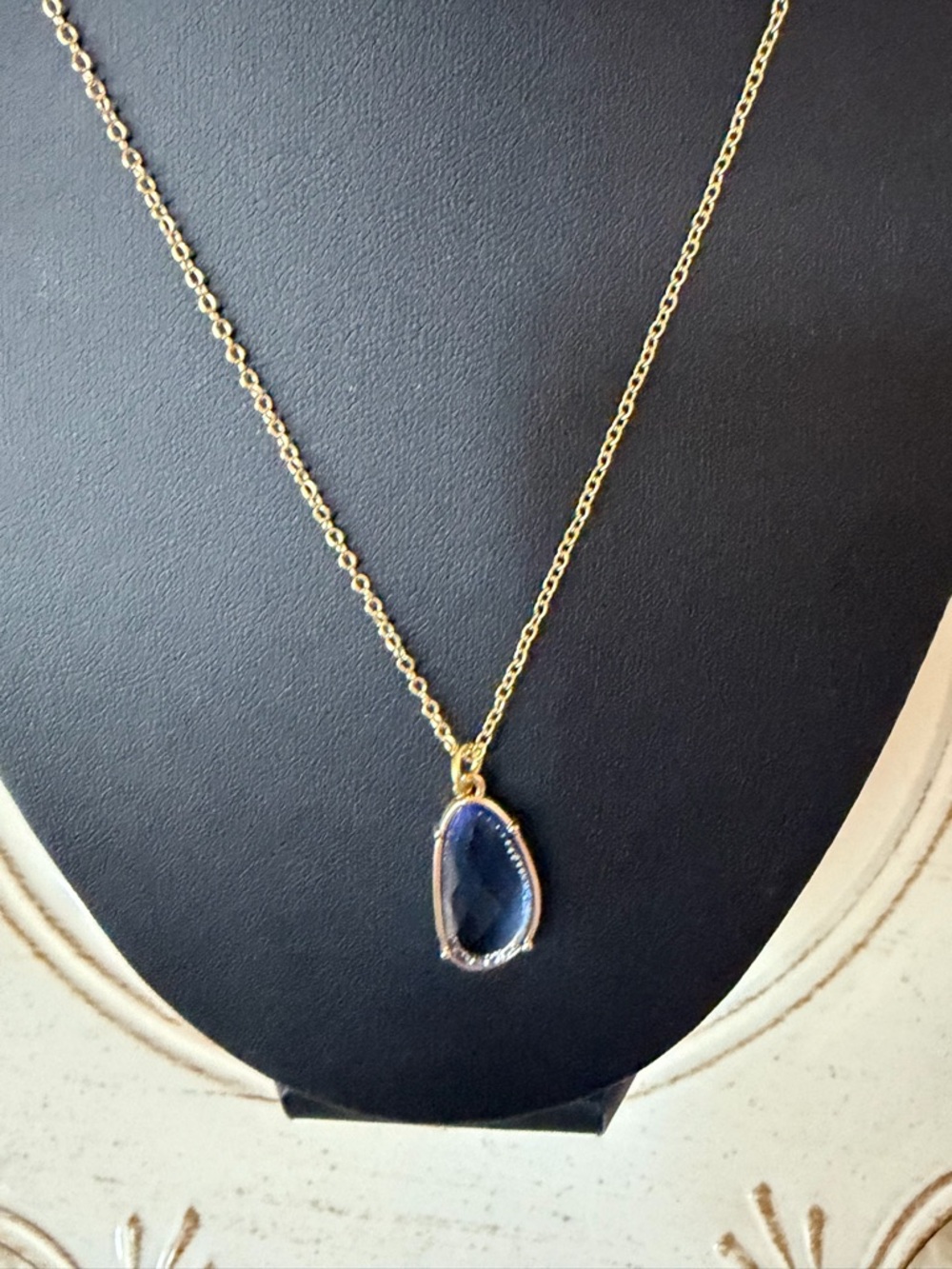 Fashion gold tone necklace